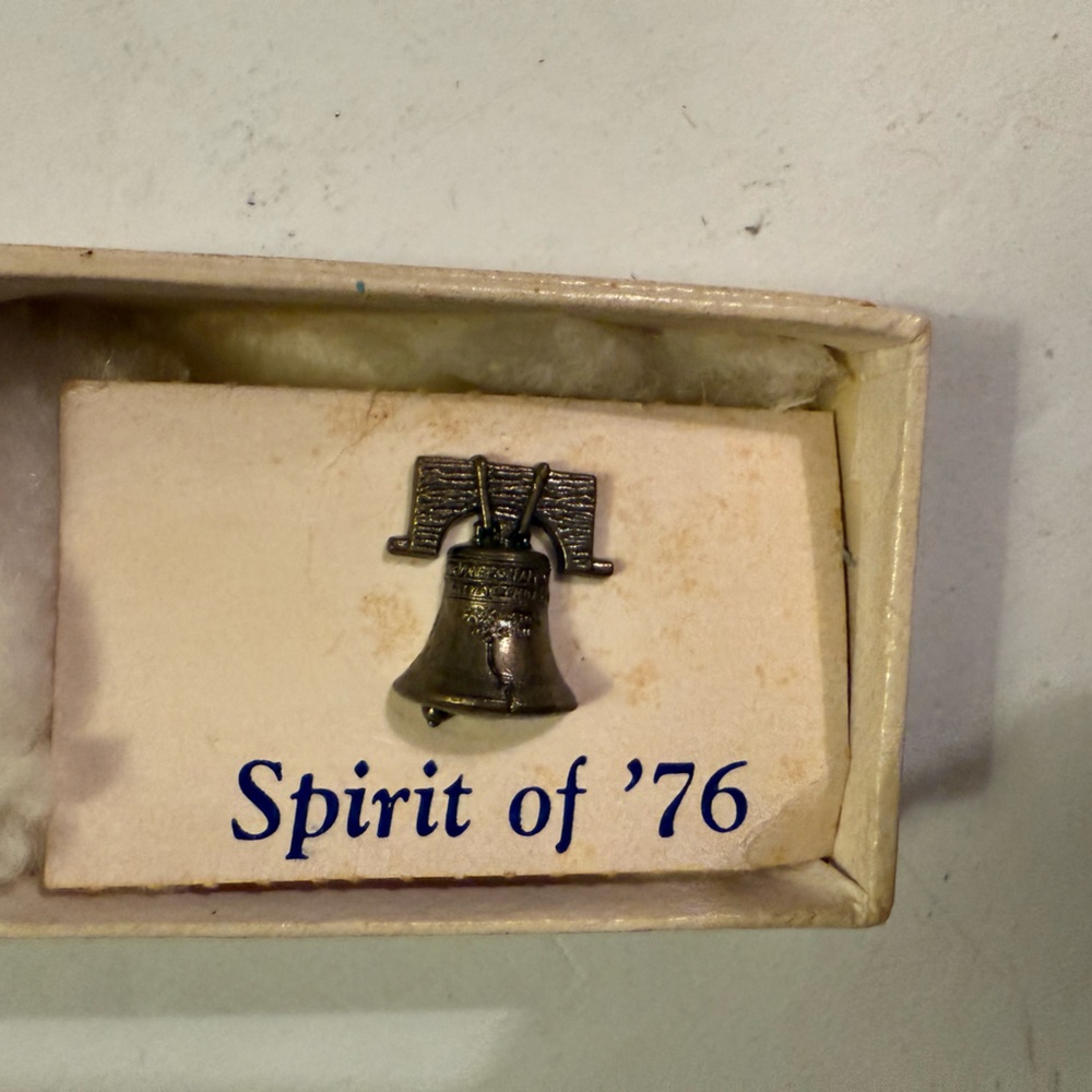 Vintage Pin Spirit Of 76 Metal Liberty
Bell Lapel Hat Tie Bicentennial
Patriotic